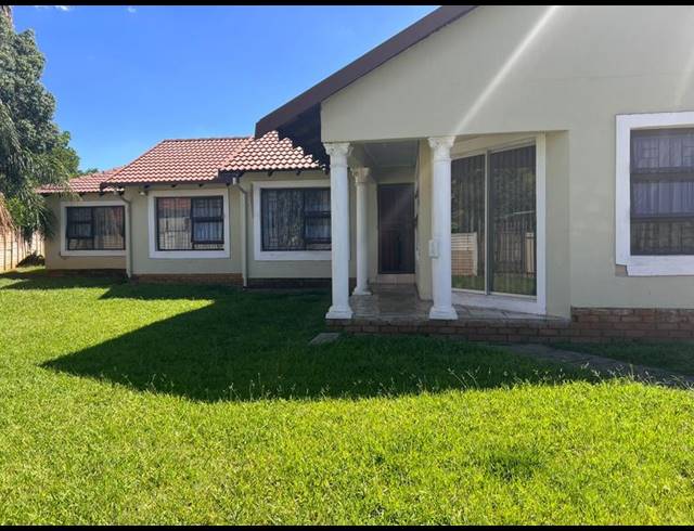 4 BEDROOM HOUSE FOR SALE IN THE ORCHARDS